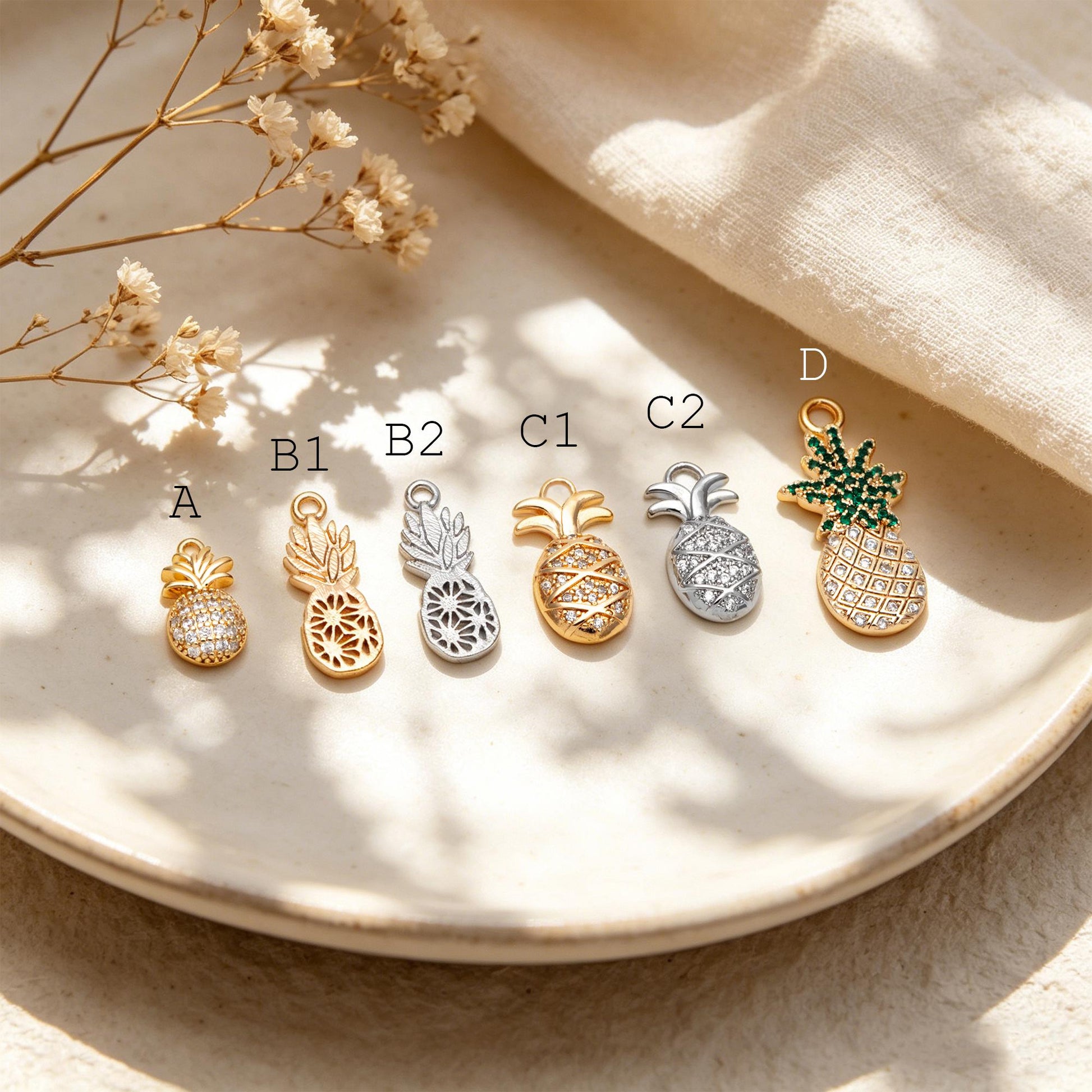 4pcs Gold/ Silver Tone Pineapple Charms , 18K Gold/ Rhodium plated Brass Pineapple Pendants (GB-4095)