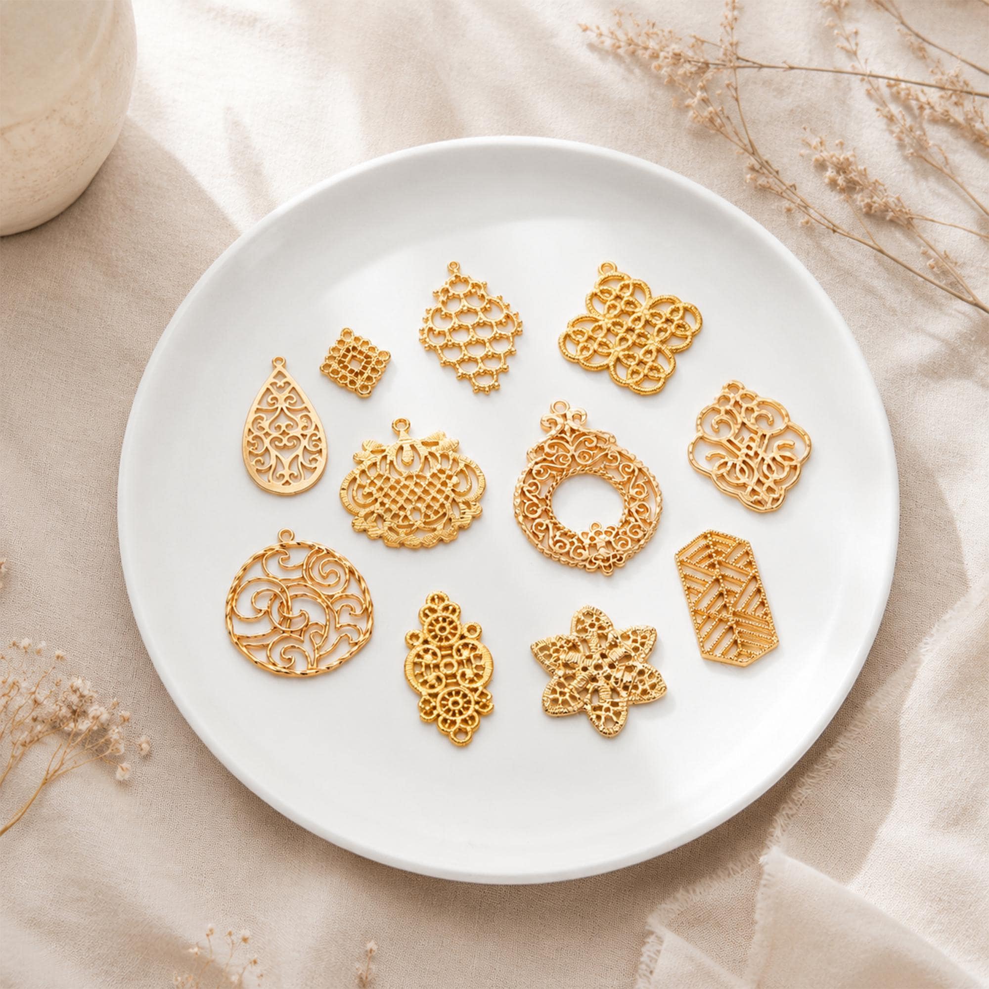 10pcs Gold plated Brass Filigree Charm Pendants, Earring Findings, Jewelry Making, Diy Material, Jewelry Supplies (GB-890)