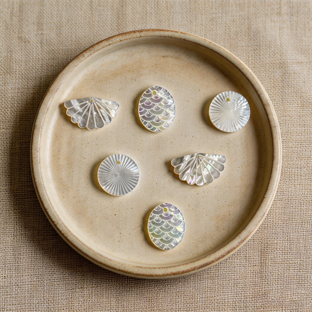 4pcs Natural White Mother of Pearl Shell Pendant Charm, Oval Round Fan Shape, DIY Earrings Necklace Making Supplies (BK-014)