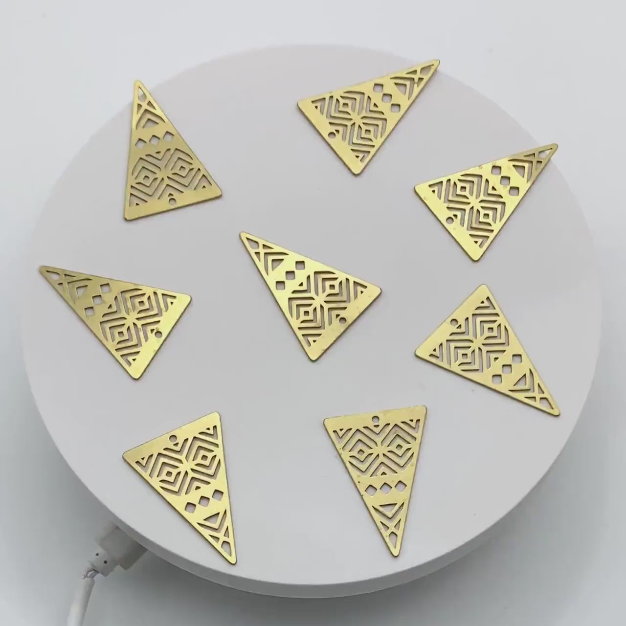 10pcs Raw Brass Triangle Charm Pendants, Brass Findings Wholesale (RB-282)