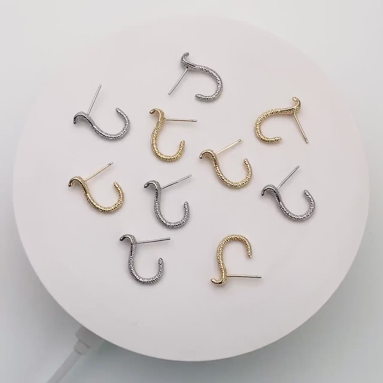 10pcs Gold/ Silver Cobra Snake Earrings 18x4mm, Gold/ Rhodium Plated Brass, Minimalist Snake Stud Earrings (GB-4343)