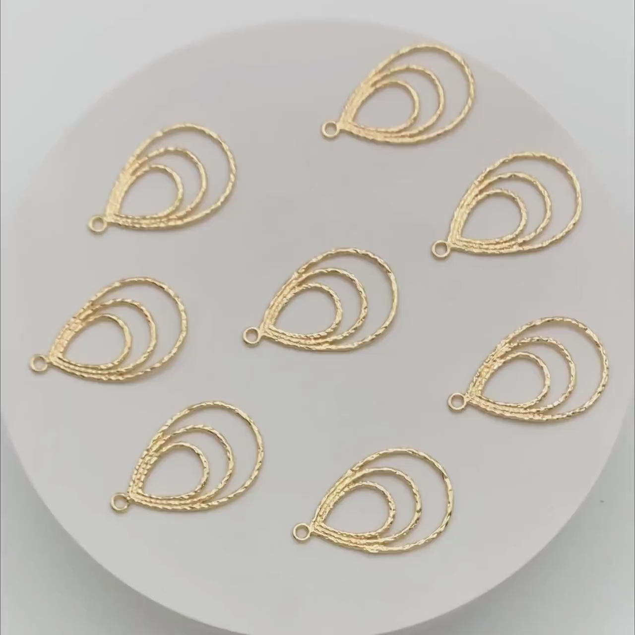 10pcs Gold Hammered Teardrop Connectors 32x20mm, 18K Gold plated Brass, Water Drop Charm Pendants (GB-2750-J)