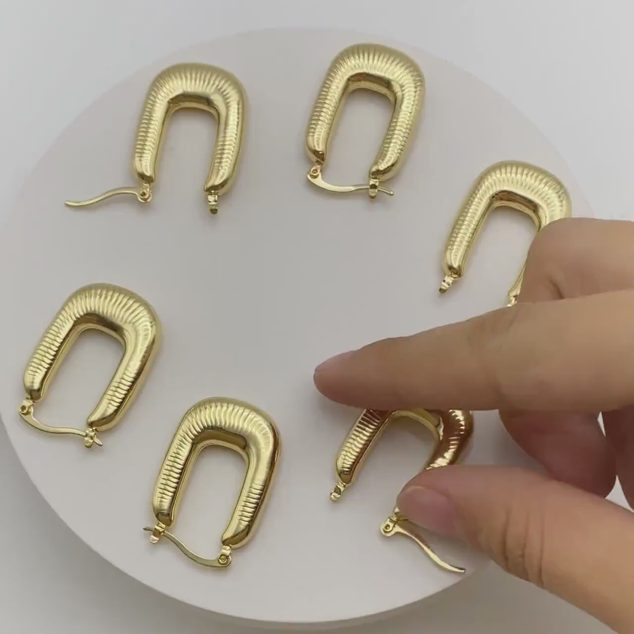 4pcs Gold U-Shaped Earrings 35x22mm, Real Gold plated Brass, Minimalist Hoop Earrings (GB-4268)