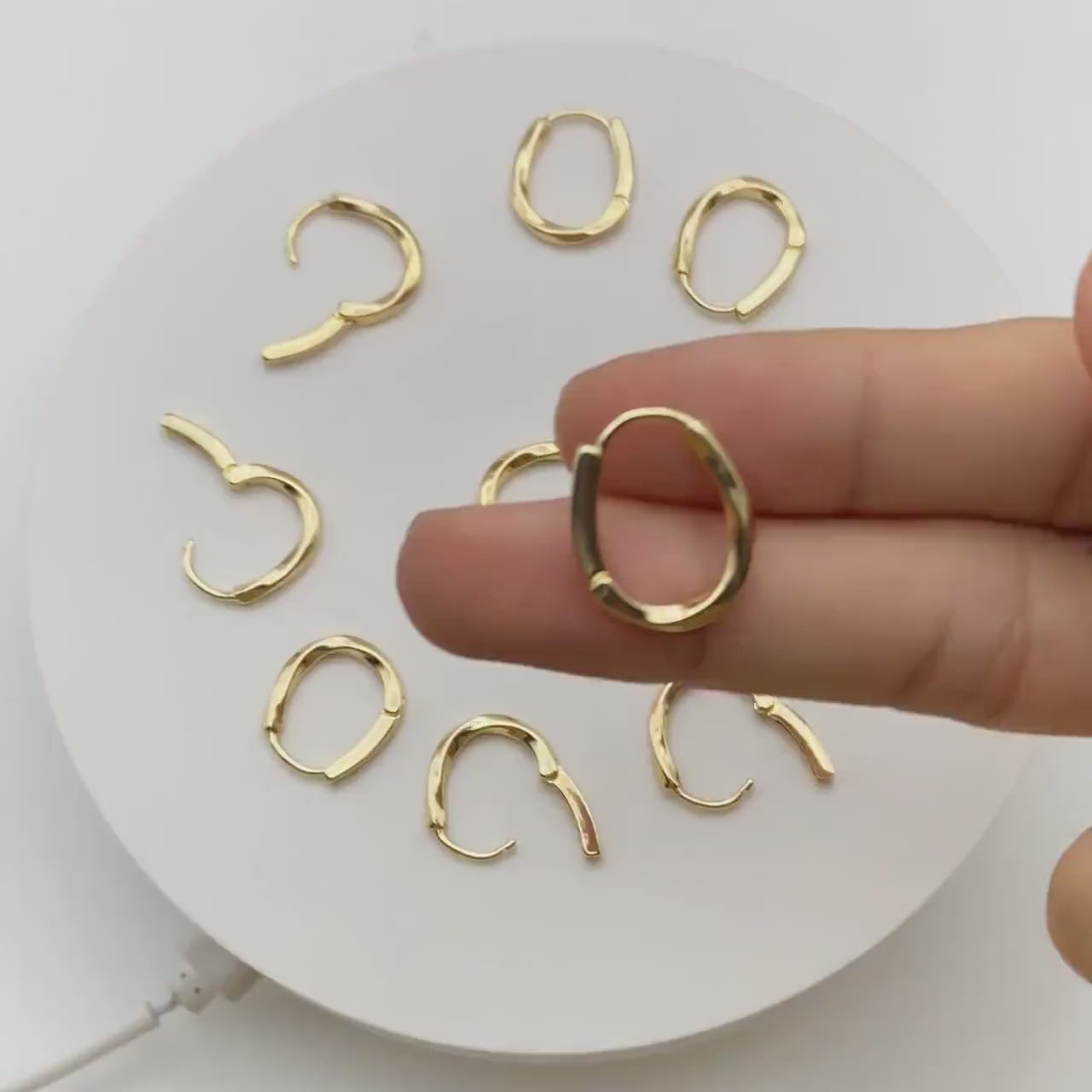 10pcs Gold/ Silver Twist Oval Earrings, Oval huggie earrings (GB-1656-E)