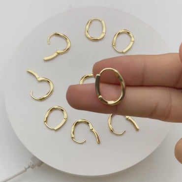 10pcs Gold/ Silver Twist Oval Earrings, Oval huggie earrings (GB-1656-E)