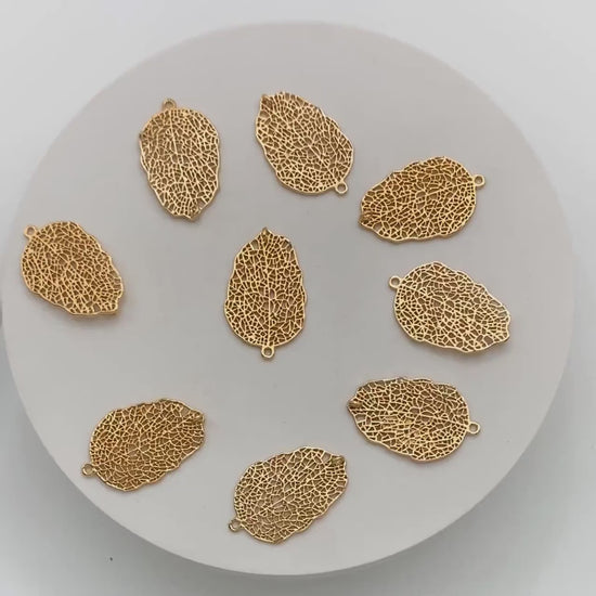 10pcs Gold Filigree Leaf Pendant Connectors, 18K Gold plated Brass Leaf Charms (GB-1010-D)