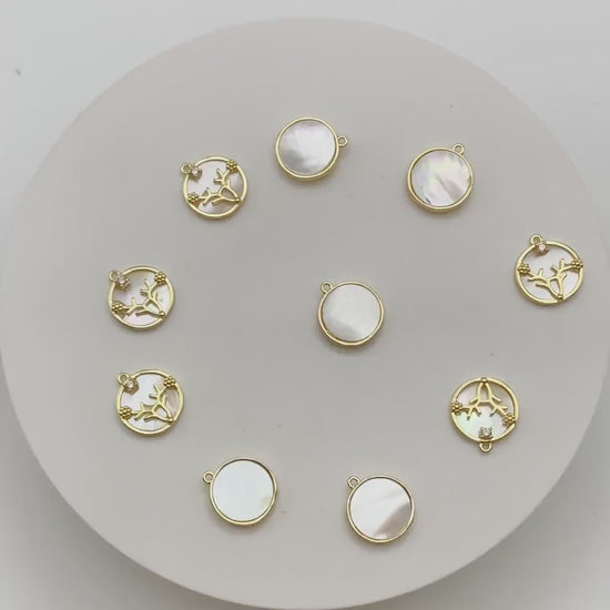 4pcs Gold Deer Charms, Mother of Pearl Shell Disc, Gold Stag Pendants (GB-2517-E)