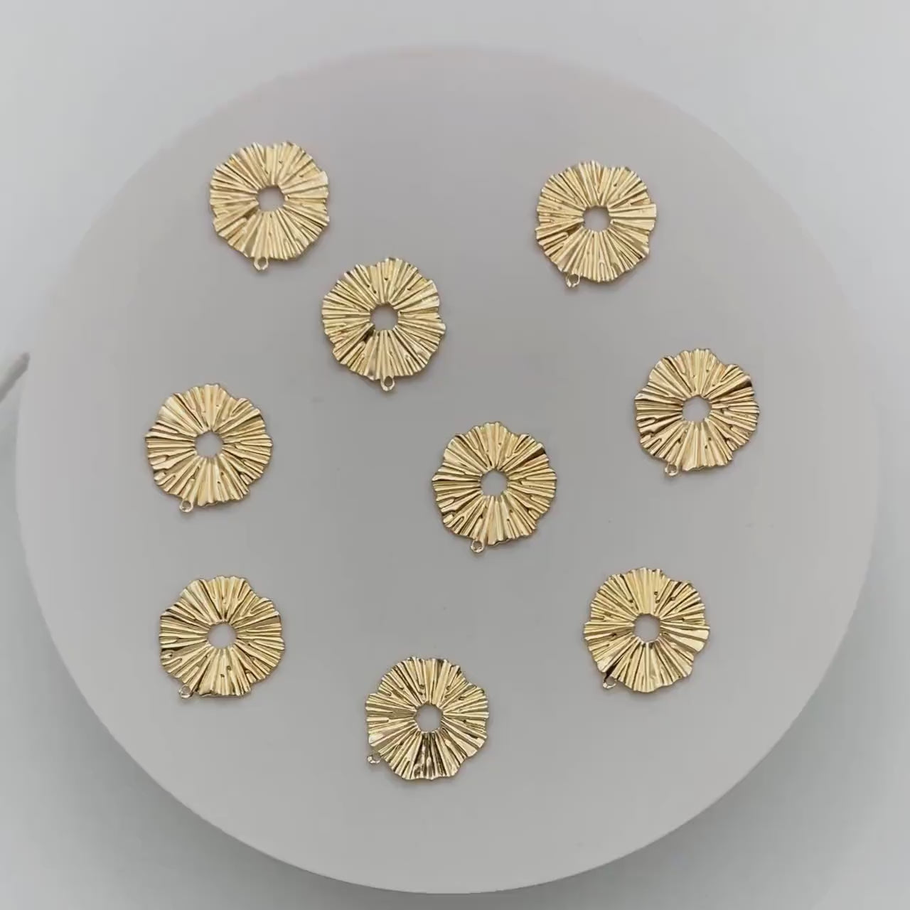 10pcs Gold Wrinkled Circle Charms 20x18mm, 18K Gold plated Brass, Disk Sun Pendants (GB-1404-F)