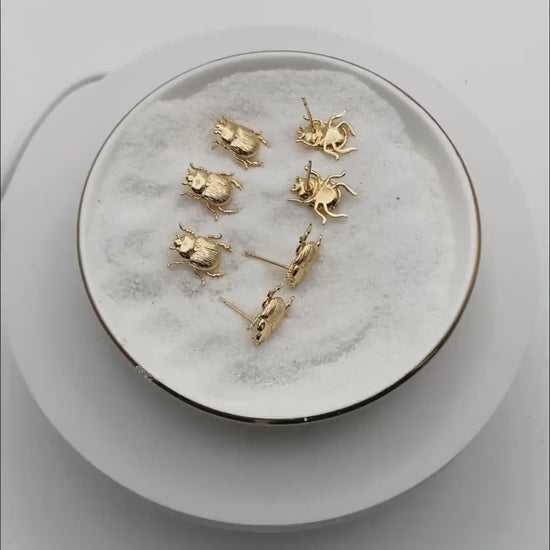 10pcs Gold/ Silver Texture Beetle Earrings 14x13mm, Gold/ Rhodium Plated Brass, Insect Stud Earrings (GB-4026)