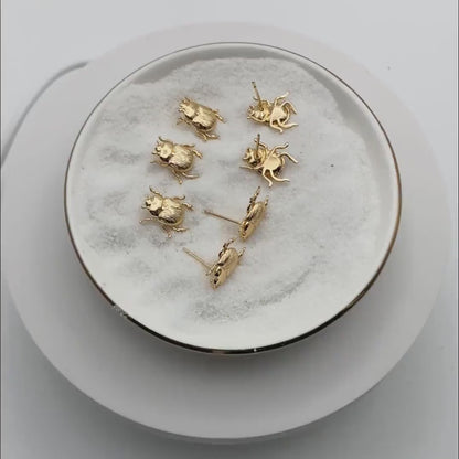 10pcs Gold/ Silver Texture Beetle Earrings 14x13mm, Gold/ Rhodium Plated Brass, Insect Stud Earrings (GB-4026)