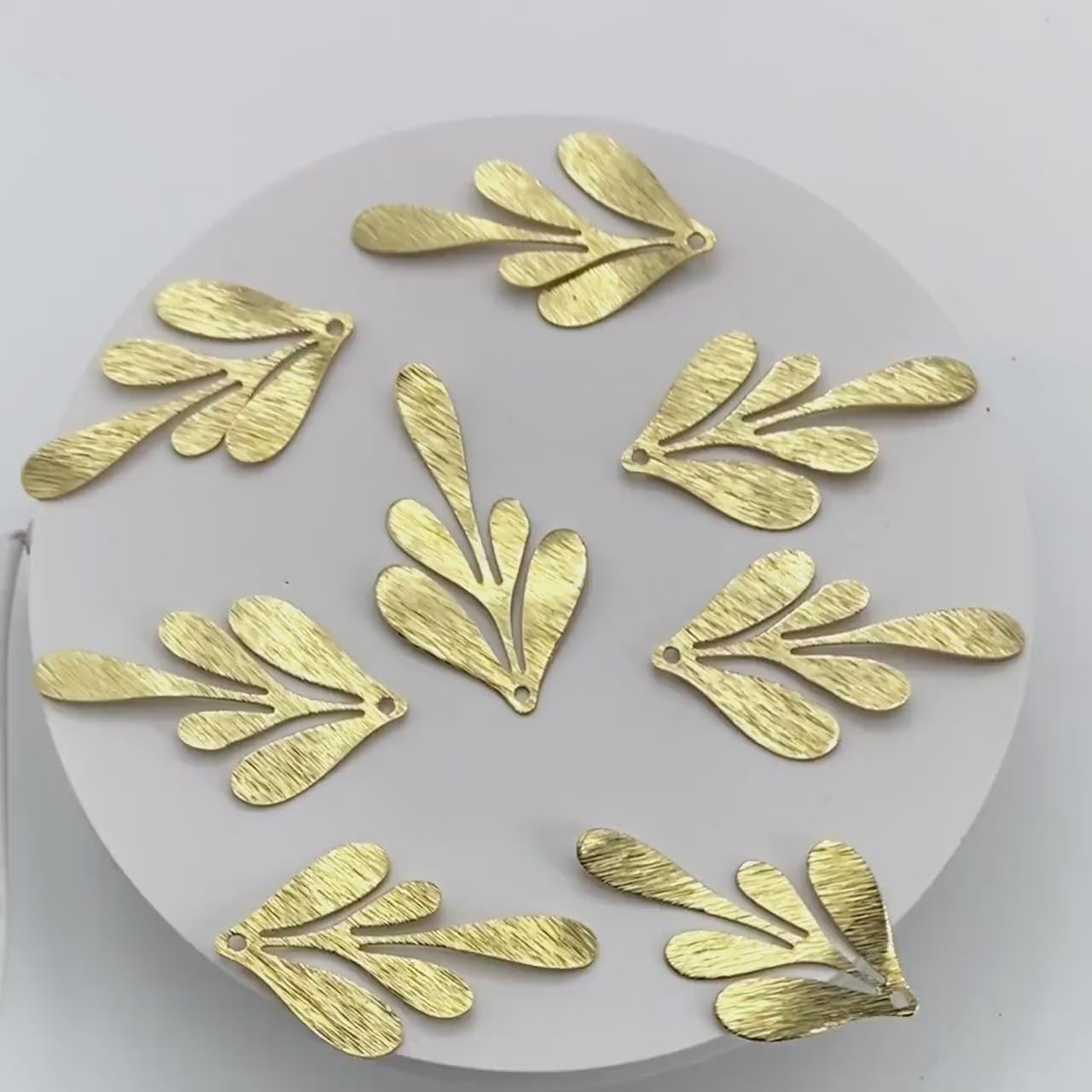 10pcs Raw Brass Brushed  Leaf Charm Pendants 46x27mm, Brass Findings Wholesale  (RB-300)
