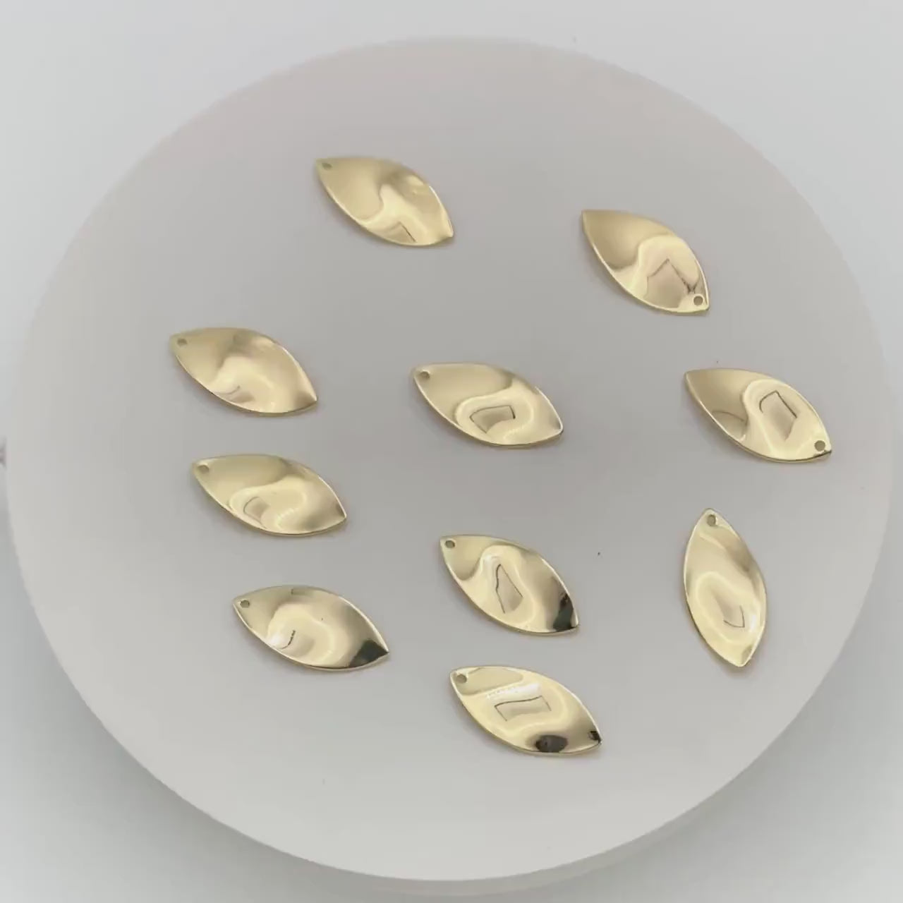 10pcs Gold/ Silver Leaf Charms, Gold/ Rhodium plated Brass, Twist Oval Pendants 23x11mm (GB-981)