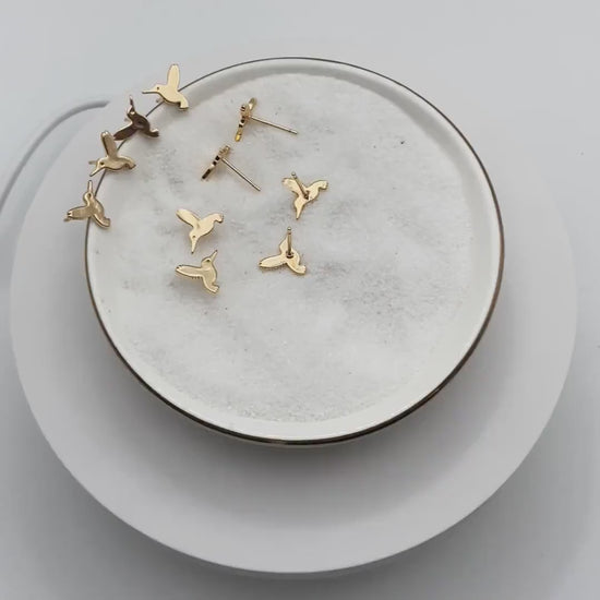 10pcs Gold Hummingbird Earrings 10x10mm, Gold Plated Brass, Minimalist Bird Stud Earrings (GB-4153)