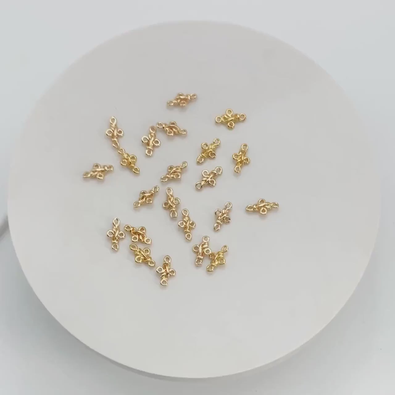 10pcs Gold Knot Link, Earring Connectors, Necklace Pendants, Gold plated Brass (GB-2158)