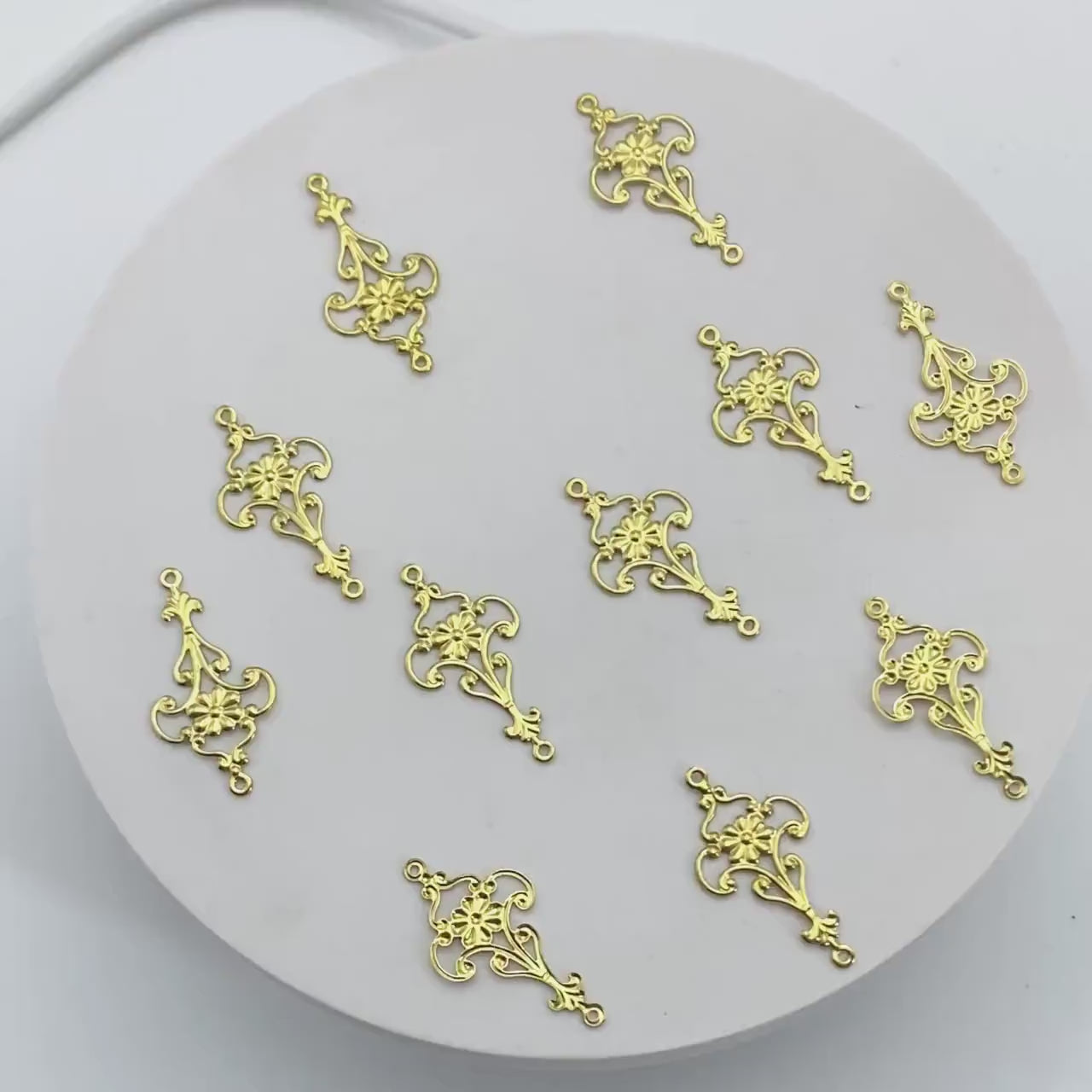 10pcs Raw Brass Filigree Charm Pendants 28.5x15mm, Brass Findings Wholesale  (RB-215)