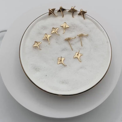 10pcs Gold Manta Ray Earrings, Gold plated Brass, Stingray Fish Stud Earrings (GB-4107)
