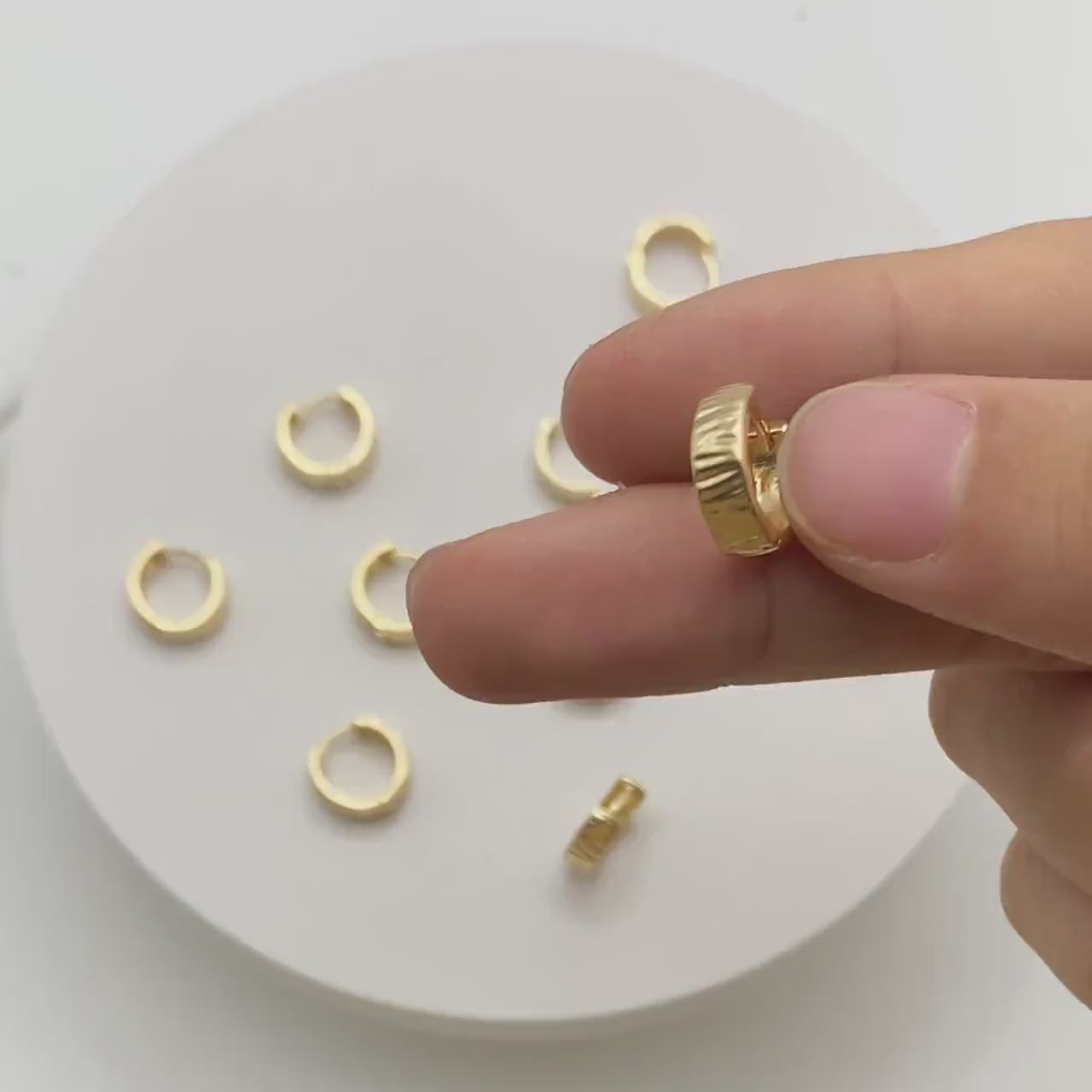 4pcs Gold/ Silver Wrinkled Hoop Earrings, Gold Huggie Earrings, Gold Hoops, Huggies (GB-4291)