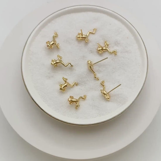 10pcs Gold Frog Earrings, Gold plated Brass, Cute Animal Stud Earrings (GB-4531)
