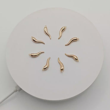 10pcs Gold Chili Charms, 18K Gold plated Brass, Pepper Pendants (GB-4606)