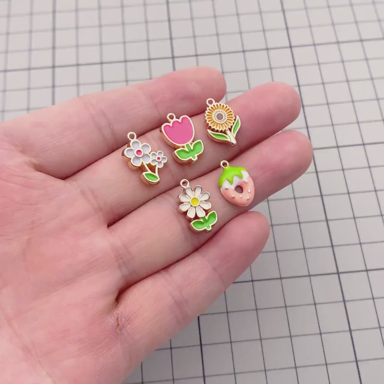 10pcs Gold Enamel Flower Charms, Gold plated Alloy, Floral Earring Pendants (GB-4709)