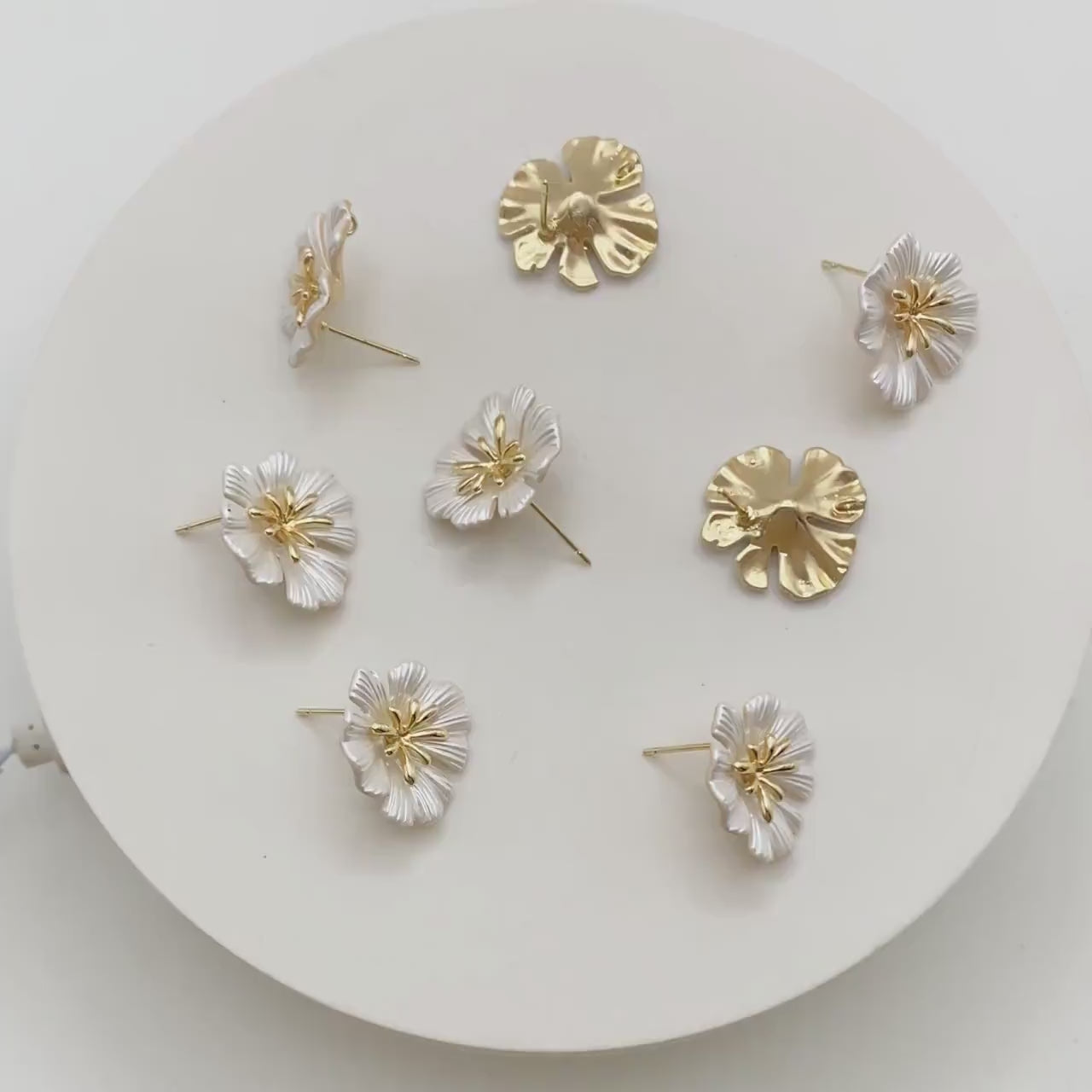 4pcs White Flower Earring with Loop, Gold Plated Brass, Jewelry Making, Diy Material, Jewelry Supplies (GB-3731)