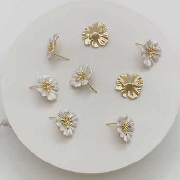 4pcs White Flower Earring with Loop, Gold Plated Brass, Jewelry Making, Diy Material, Jewelry Supplies (GB-3731)